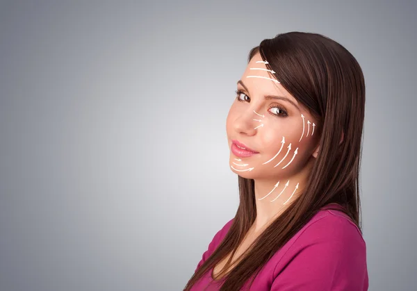 Mooi meisje met gezicht pijlen op haar huid — Stockfoto