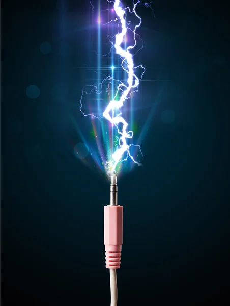 Cable eléctrico con relámpago de electricidad brillante —  Fotos de Stock