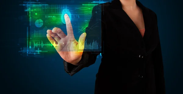 Ung affärskvinna att trycka på modern teknik panel med finger — Stockfoto