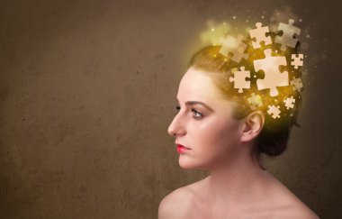 Genç insan parlak bir bulmaca zihniyetiyle düşünüyor