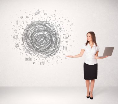 Medya karalamalarıyla genç iş kadını