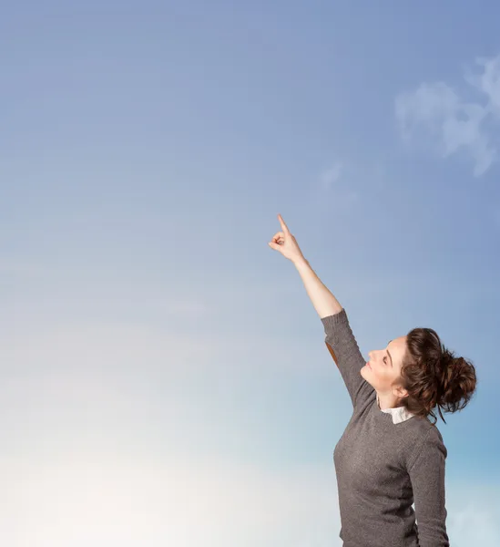 Girl looking at the blue sky copyspace — Stock Photo, Image