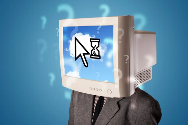 Person mit Monitorkopf und Cloud-basierter Technologie auf dem scr — Stockfoto