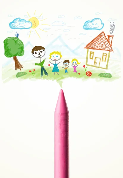 Buntstift-Nahaufnahme mit einer Zeichnung einer Familie — Stockfoto