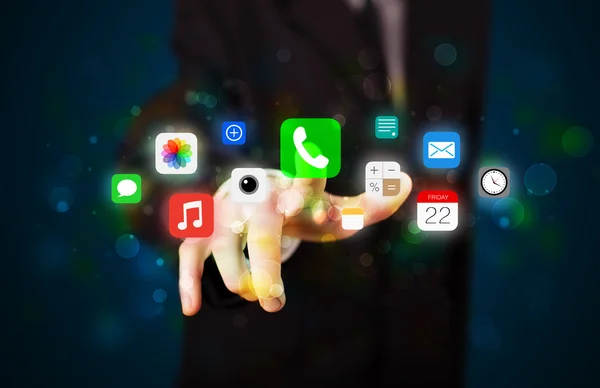 Stilig affärsman att trycka färgglada mobila app ikoner med bok — Stockfoto