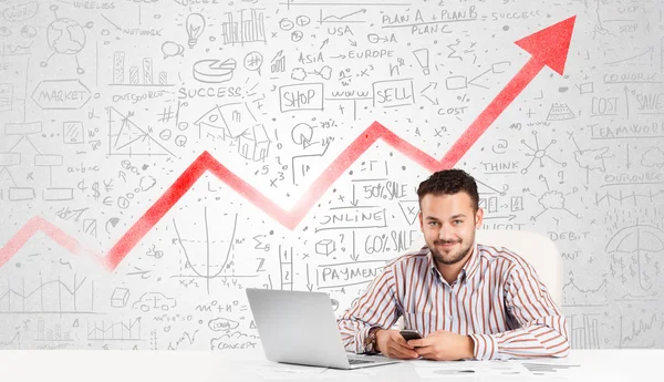 Hombre de negocios sentado a la mesa con diagramas de mercado — Foto de Stock