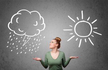 bir güneş ve yağmur çizme arasında duran kadın