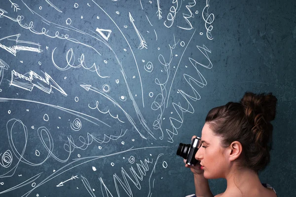 Fotograf schießt Bilder, während energische handgezeichnete Linien ein — Stockfoto