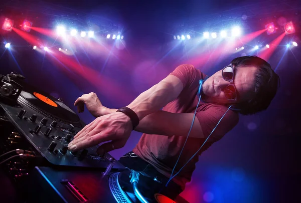 Teenager dj mixing records in front of a crowd on stage — Stock Photo, Image