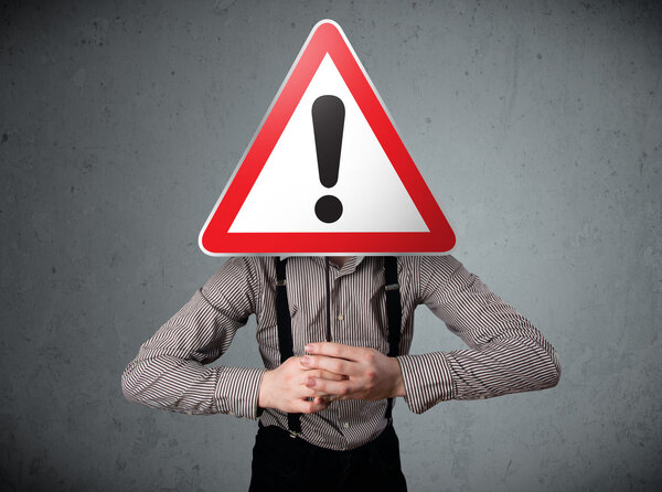 Бизнесмен с восклицательным знаком
