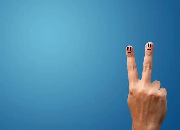 Alegre sonriente cara dedos mirando vacío azul fondo copia — Foto de Stock