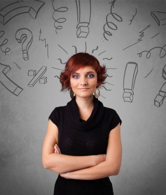 Soru işareti çizen sevimli genç kız.