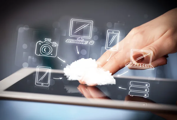 Palec wskazujący na tablet, mobilna koncepcja chmury — Zdjęcie stockowe