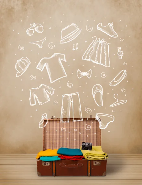 Utazó poggyász kézzel rajzolt ruhák és ikonok — Stock Fotó