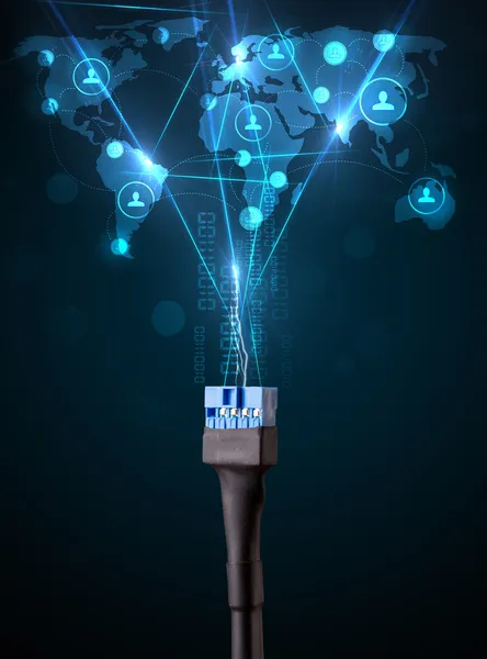 Iconos de redes sociales que salen del cable eléctrico — Foto de Stock