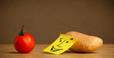 patates domates gülümseyerek Not ile