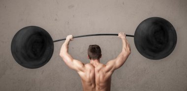 gespierde man tillen gewichten