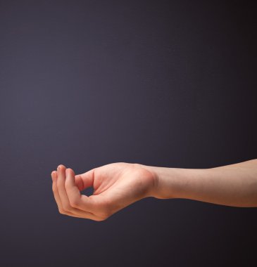 kadın sunan kopya alanı