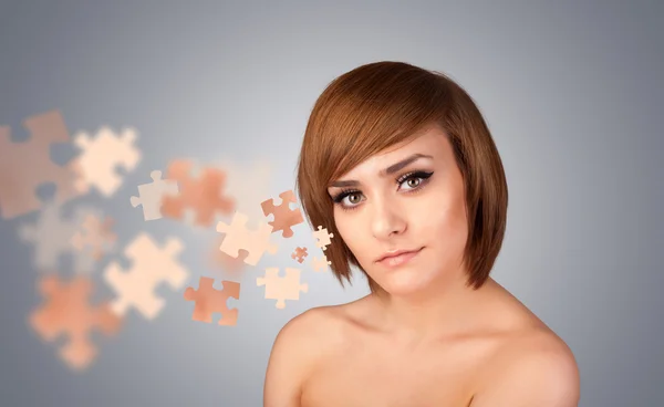 Bella ragazza con illustrazione puzzle pelle — Foto Stock