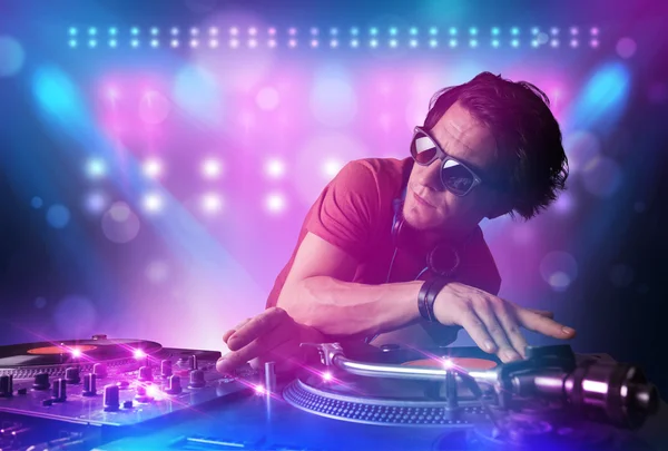 Disc jockey mixing music on turntables on stage with lights and — Stock Photo, Image