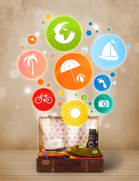Kufr s letní barevné ikony a symboly — Stock fotografie