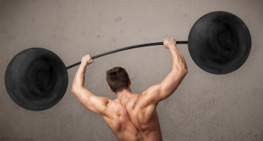 gespierde man tillen gewichten