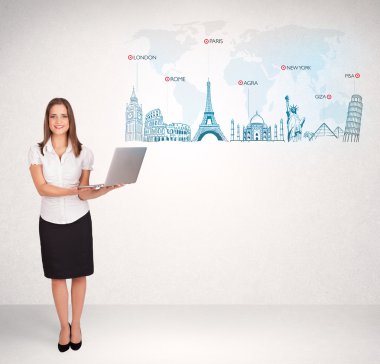 İş kadını ünlü şehirler ve simgelerle harita sunuyor.