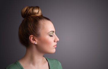 genç kız portre düşünce ile boşaltmak