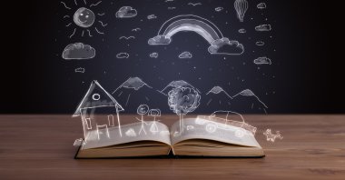 Elle çizilmiş peyzaj ile açık kitap 