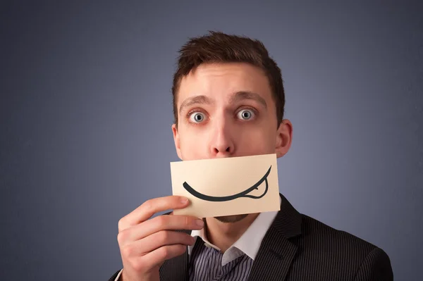 Boldog üzletember vicces fehér kártya tartja a száját — Stock Fotó