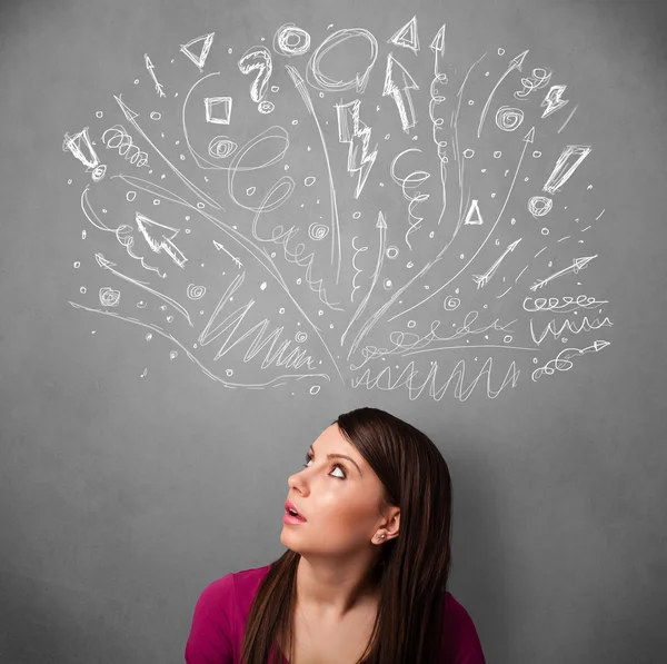 genç kadın başının üstünde kabataslak oklarla düşünme