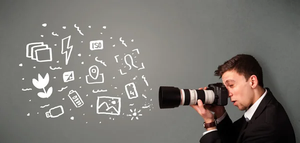 Fotógrafo menino capturando ícones e símbolos de fotografia branca — Fotografia de Stock