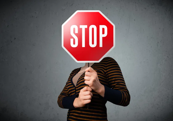 Young woman holding a stop sign — Stock Photo, Image