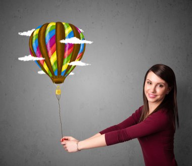 bir balon çizim tutan kadın