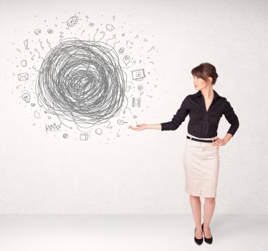 Medya karalamalarıyla genç iş kadını 