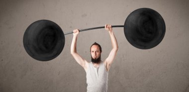 Ağırlık kaldıran komik sıska adam.