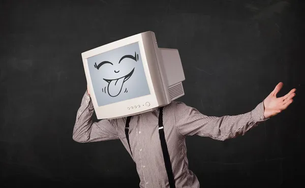 Uomo d'affari felice con un monitor del computer e una faccia sorridente — Foto Stock