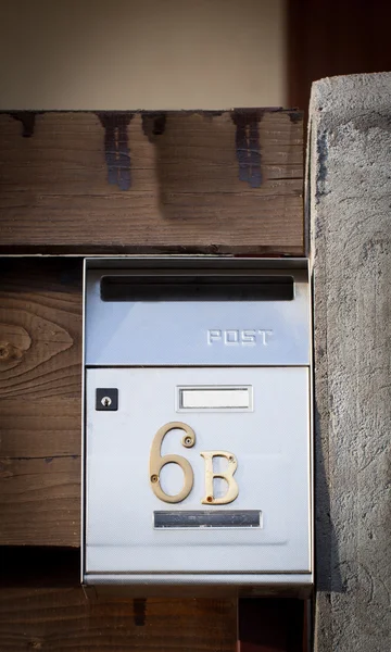 Fechos de uma caixa de correio na rua — Fotografia de Stock