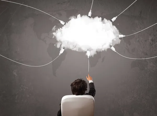 Joven mirando el servicio mundial de transferencia de nube —  Fotos de Stock