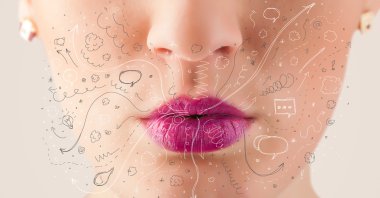 güzel kadın ağzı üfleme elle çizilmiş simgeler ve semboller