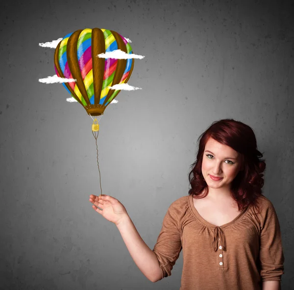 Mujer sosteniendo un dibujo en globo — Foto de Stock