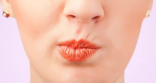 美しい女性の赤い唇をクローズ アップ — ストック写真