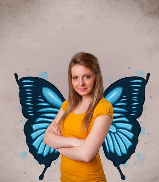 Chica joven con la ilustración azul mariposa en la parte posterior — Foto de Stock