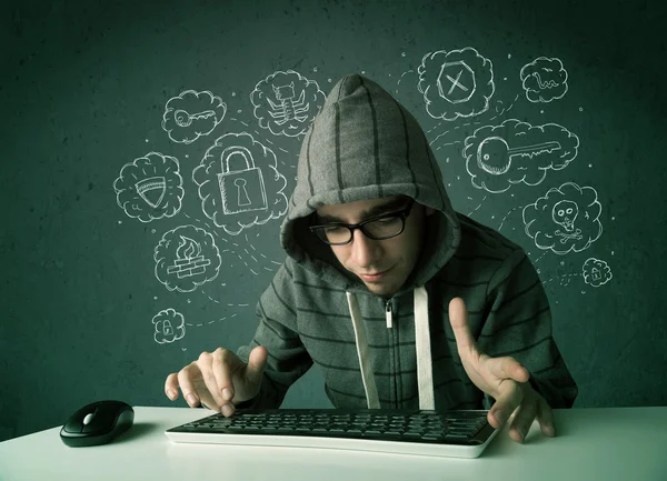 Joven empollón hacker con virus y pensamientos de hacking — Foto de Stock