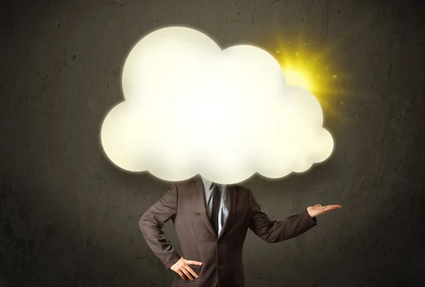 Jonge zakenman in shirt en stropdas met een zonnige wolkenkop — Stockfoto