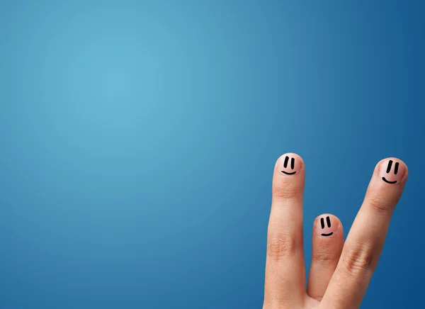 Alegre sonriente cara dedos mirando vacío azul fondo copia — Foto de Stock