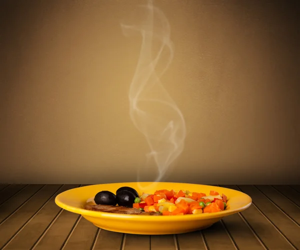 Fresco comida casera deliciosa con vapor — Foto de Stock