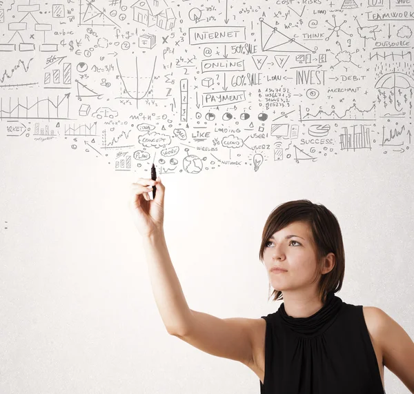 Mujer joven bosquejando y calculando pensamientos — Foto de Stock