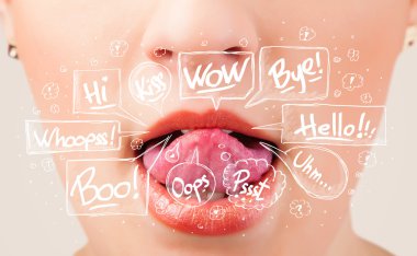 Beyaz baloncuklu güzel kırmızı dudaklar.