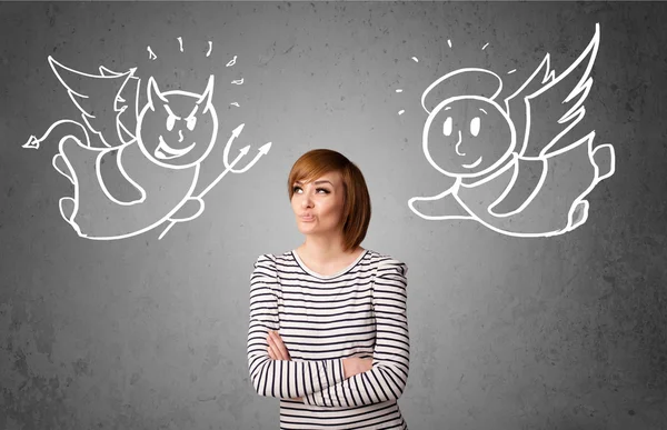 melek ve şeytan arasında duran kadın